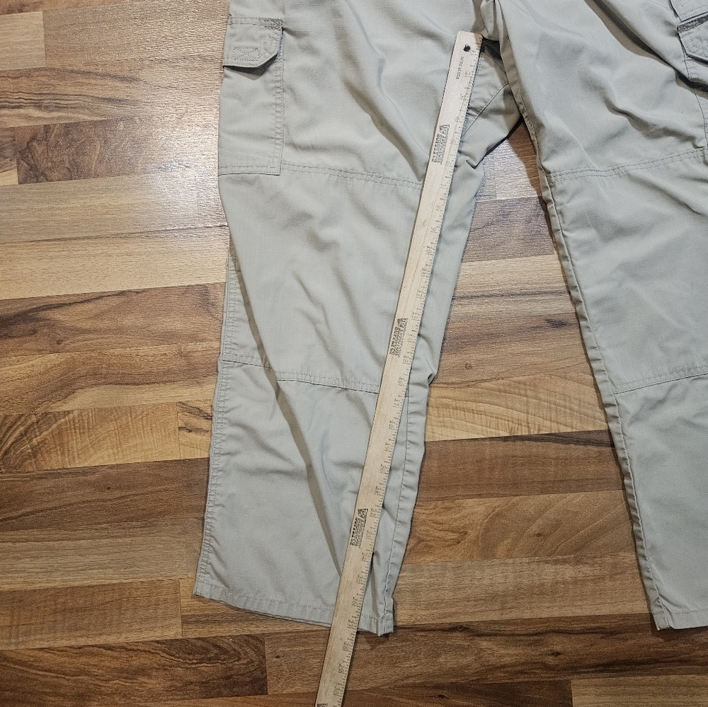 5.11 Tactical Cargo Pants Khaki Men’s 42x32 - Picture 10 of 10